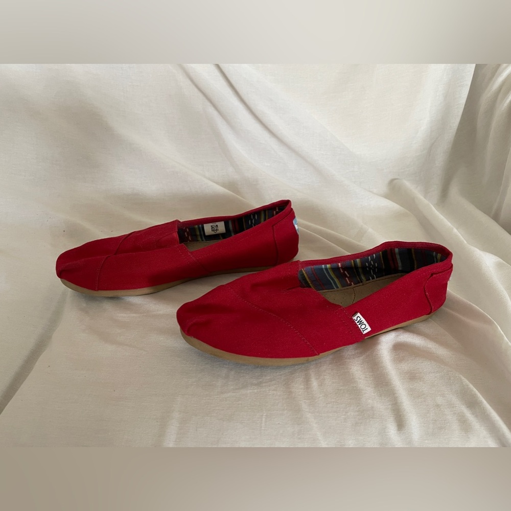 TOMS Classic Canvas slip-ons